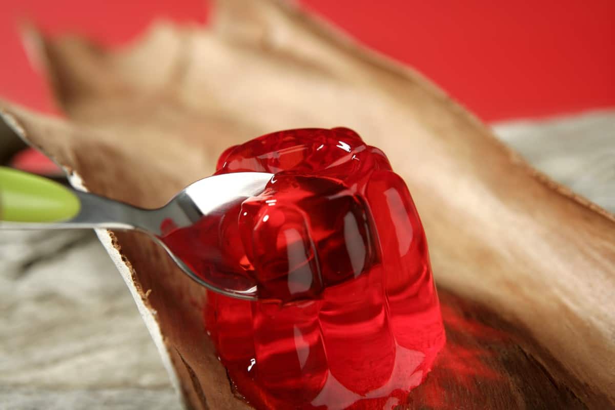 Wie man hausgemachtes Gelee zubereitet: ein Rezept voller Kollagen, das gegen Hautalterung hilft