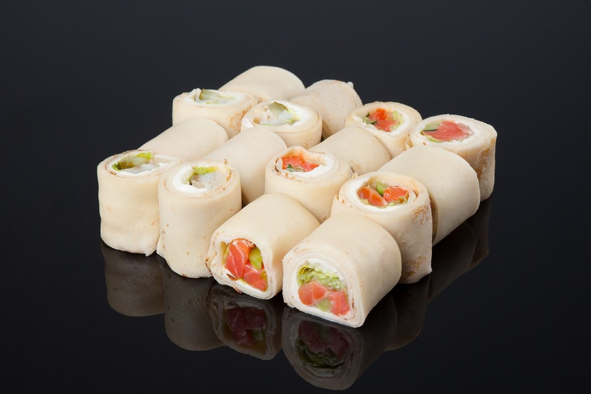 Sie sehen aus wie Sushi, aber ich bereite sie aus Pfannkuchen zu. Die Gäste fragen mich schon nach dem ersten Bissen nach dem Rezept.