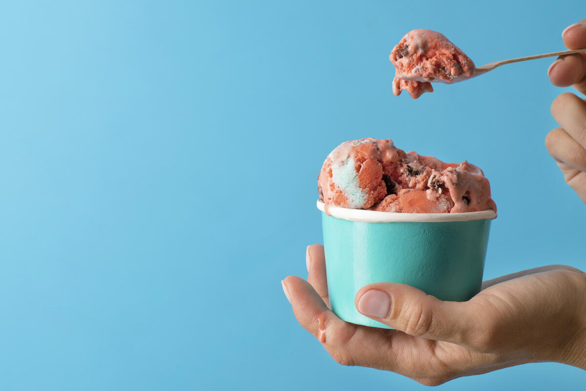 Ohne Zucker und kalorienarm: hausgemachtes und gesundes Eis, das Sie im Sommer täglich genießen können