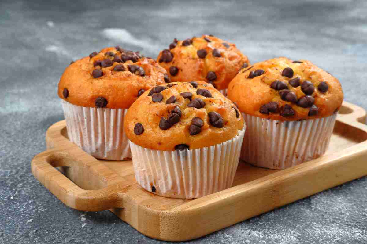 Joghurtkuchen und Schokolade ohne Mehl oder Zucker: locker und reichhaltig, ideal für den nächsten Snack