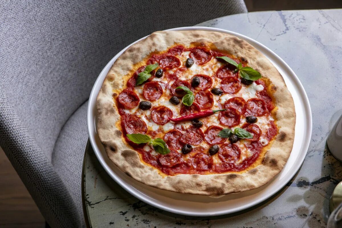 Hausgemachte Pizza aus 1 kg Mehl: Rezept für einen leckeren Teig aus 5 Zutaten, der für eine ganze Armee reicht