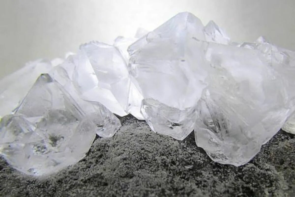 Was sind die nützlichen Eigenschaften von Alaunstein?