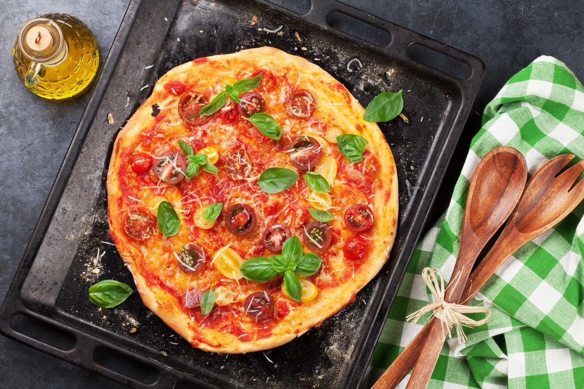 Pizza mit Haferflocken für einen gesünderen Geschmack Jeder kann diese Pizza aus reinem Hafer genießen.