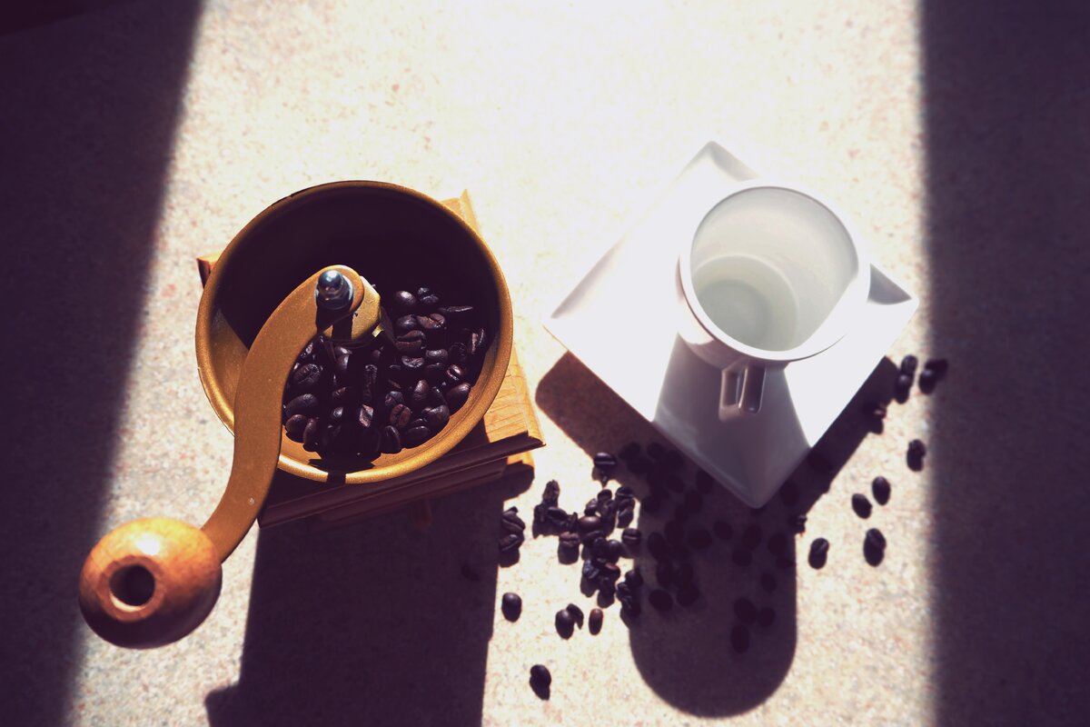 Geben Sie 1 Teelöffel in den Kaffee und trinken Sie ihn jeden Morgen. Die Gelenke knacken nicht mehr und der Darm funktioniert wie geschmiert.