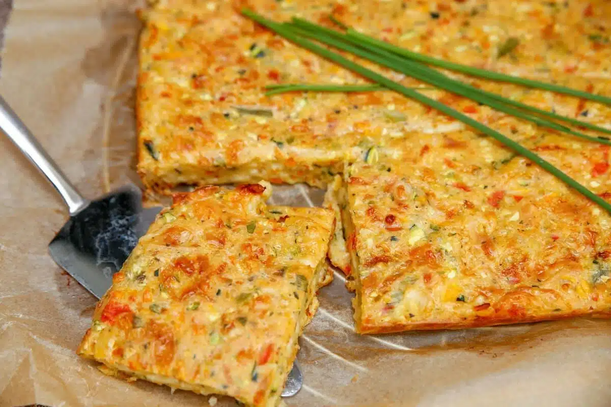 Wie man Pizza ohne Mehl macht: ein leichtes, gesundes und ideales Rezept für den kleinen Hunger, ohne die Diät zu brechen
