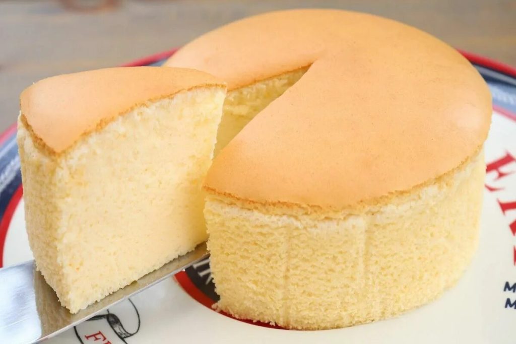 Wie man einen luftigen Biskuitkuchen mit nur 3 Zutaten und ohne viel Aufwand backt