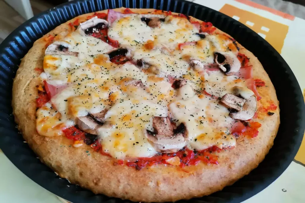 Pizza mit Haferflocken für einen gesünderen Geschmack Jeder kann diese Pizza aus reinem Hafer genießen.